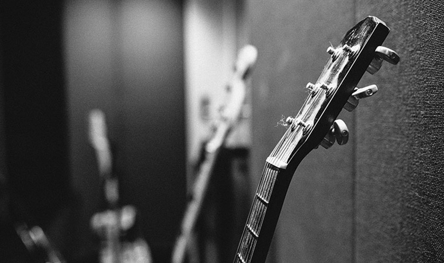 acoustic guitar miking