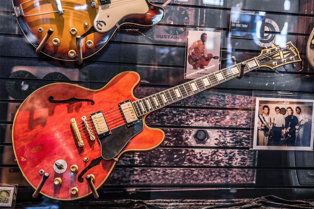 Songbirds Guitar Museum